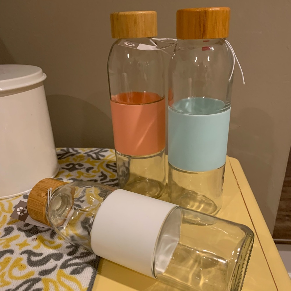 ALL THREE BRAND NEW 16 OZ GLASS WATER 💦 BOTTLES WITH COLOR GRIP INCLUDED